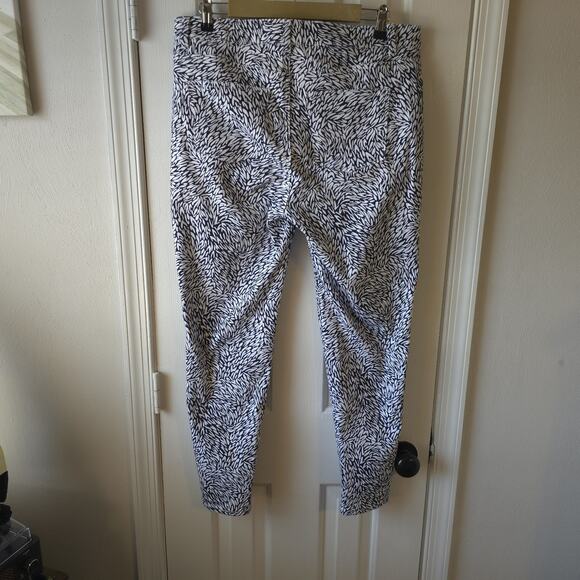 Talbots Crop Jegging Pants Sz 12 Black White Leaf Print Stretch Comfy Chic - Picture 8 of 12